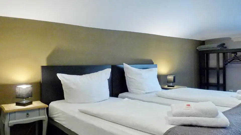 Doppel-/Zweibettzimmer mit eigenem Bad in der Pension am Burggraben, Hinte